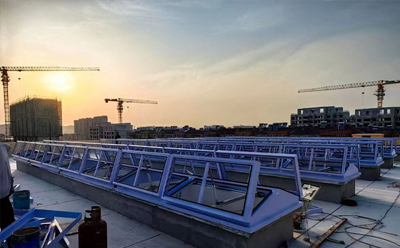 消防长安排烟窗开启角度