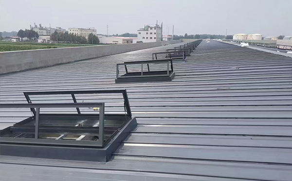 某中学室内体育馆长安排烟窗改造项目