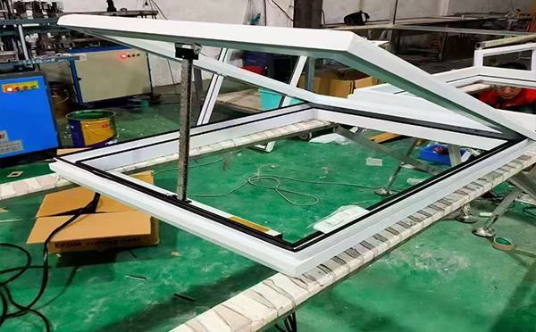 某地下车库出入口长安排烟窗配置工程