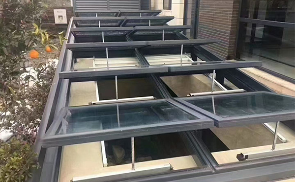 某轨道交通车辆维修车间长安排烟窗应用