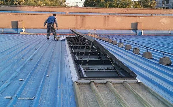 某区域性物流仓储中心长安排烟窗系统安装项目